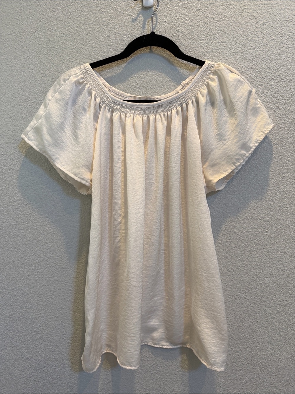 LOFT Women’s Light Cream Off-Shoulder Top